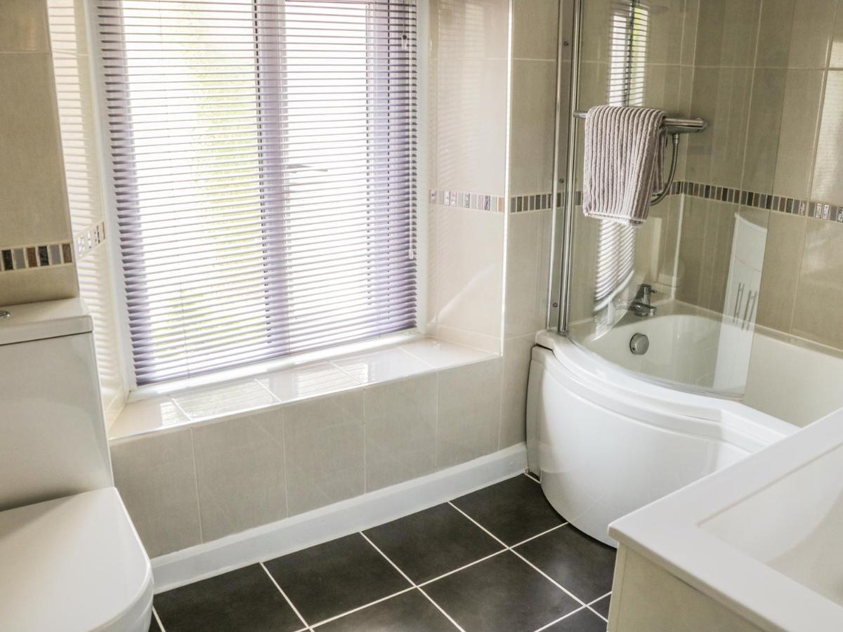 Вилла 8 Stonegate Bentham Экстерьер фото